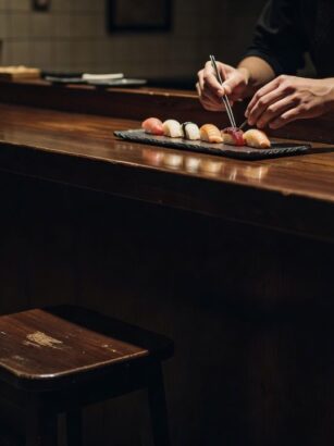 Qué es el omakase y cómo funciona una cena en barra