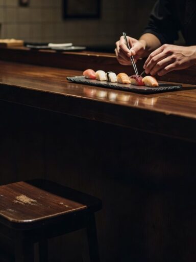 Qué es el omakase y cómo funciona una cena en barra